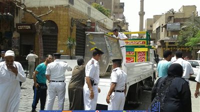 غلق أكبر مقهى بشارع المعز لدين الله الفاطمي