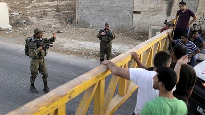 إسرائيل تلغي آلاف التصاريح لدخول المسجد الأقصى بعد هجوم تل أبيب