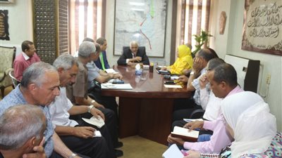 محافظ السويس يؤكد.. النظافة والتجميل مسئولية رؤساء الأحياء