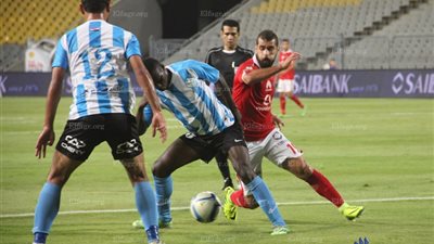 عبدالله السعيد في المستشفى للاطمئنان على إصابته 