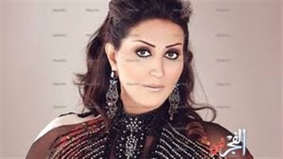 وفاء عامر تنشر صورة لها مع  محمد منير