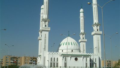 مساجد السويس تحتشد بالمصلين في أول جمعة برمضان