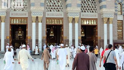 نصف مليون مصلى يؤدون صلاة الجمعة بالمسجد النبوى 