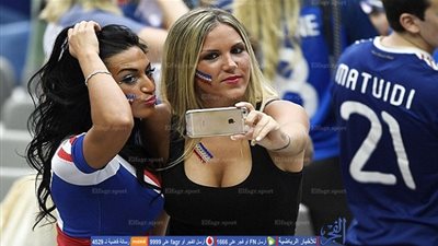 فتيات فرنسا يشعلن مدرجات 