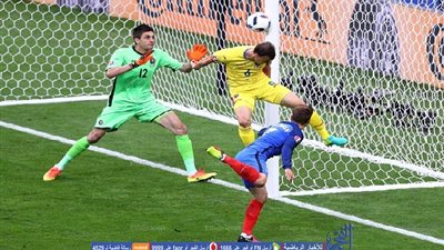 بالفيديو.. العارضة تحرم جريزمان من هدف محقق | يورو 2016
