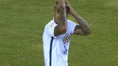 بالفيديو.. فرصة خطيرة ضائعة من تشيلي أمام مرمى بوليفيا