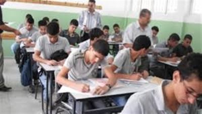 والدة طالبة 