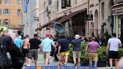 بالفيديو.. اشتباكات دامية بين جماهير إنجلترا وروسيا في فرنسا قبل مباراتهما في اليورو