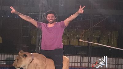 حسن الرداد يثير حيرة جمهوره بصوره مع الأسد!