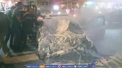 توقف الحركة المرورية على كورنيش الإسكندرية عقب حادث تصادم سيارتين (صور)