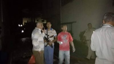 مدير أمن دمياط يصل موقع حريق مصنع الدهانات 