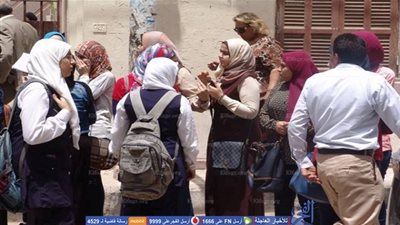 طلاب أسيوط يؤدون امتحاني الفيزيا وعلم النفس وسط استنفار الأمني
