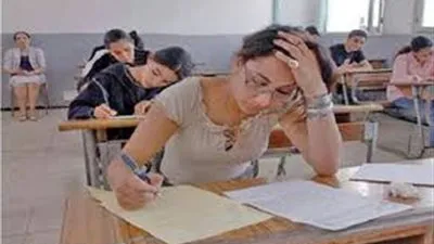 حالتين إغماء وضبط ثلاث محاولات غش في أسيوط بسبب صعوبة الفيزياء