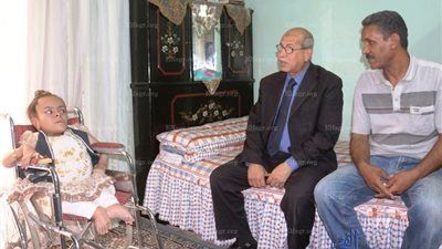 محافظ السويس يدعم الطالبة 