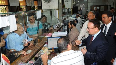 وزير الاتصالات يعد المواطنين بتطويرمكتب بريد 