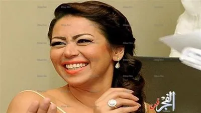 لقاء الخميسي تداعب جمهورها بصورة من أحد صالات 