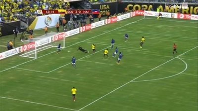بالفيديو.. مدافع هايتي ينقذ مرماه من هدف مؤكد للإكوادور