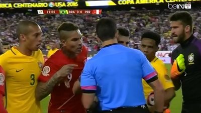 بالفيديو ..هدف مارادوني لبيرو باليد في شباك البرازيل واعتراضات بالجملة  