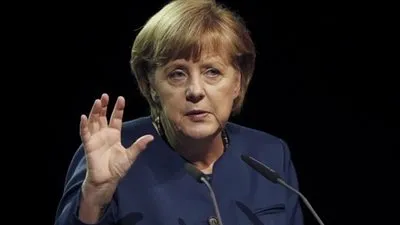 ميركل :هناك حاجة لإجراء مزيد من المحادثات بشأن وضع اقتصاد السوق في الصين