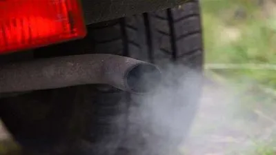 احذر من تغير لون العادم المنبعث من السيارة!