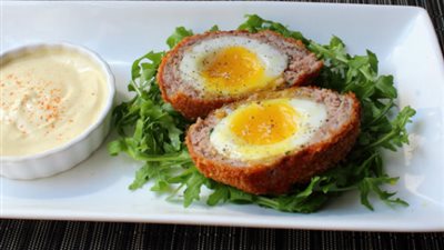 أطباق رمضان: طريقة عمل البيض الإسكتلندي  