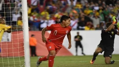 على غرارمارادونا وميسي وهنري ..لاعب بيرو المغمور يدخل التاريخ 