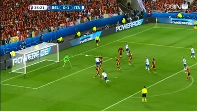 بالفيديو.. رأسية خطيرة من 