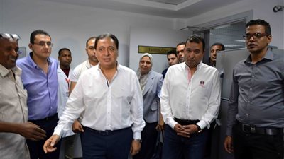 6 قرارات لوزير الصحة في ختام زيارته للأقصر.. ونبأ سار لمرضى فيروس 