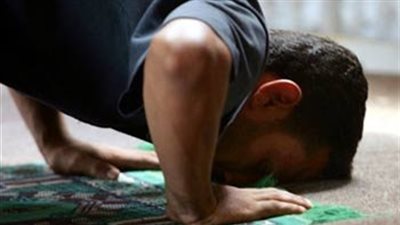 هل يجوز اداء صلاة التراويح في المنزل؟.. (فيديو)