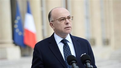 تنكيس الأعلام والوقوف دقيقة حداد بعد مقتل الشرطي الفرنسي