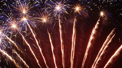 من اخترع الألعاب النارية؟