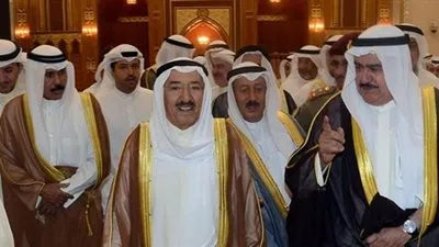 أمير الكويت يزور مسجد الصادق بعد الانتهاء من ترميمه