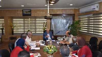 محافظ أسوان يقرر بدء العمل بالتعريفة الجديدة للتاكسي في 15 يوليو المقبل (فيديو وصور)