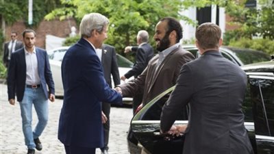 وزير الدفاع السعودي يبحث مع 