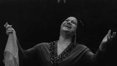 بث تسجيل نادر لـ أم كلثوم عبر شاشة 