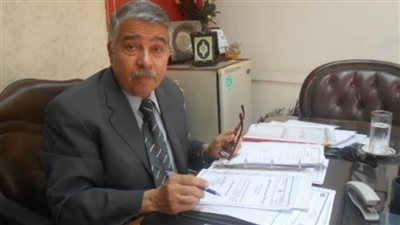 رئيس المعاهد القومية يجتمع بمديري المدارس ومسئولى شئون العاملين بالجيزة 