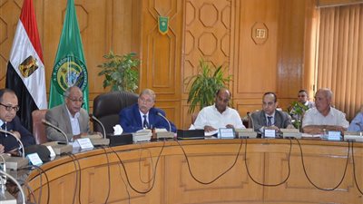 محافظ الإسماعيلية: فتح منافذ جديدة لضبط الأسعار ومكافحة الغلاء 