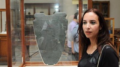 وزير الآثار يجري بعض التعديلات بمكتبه الفني  