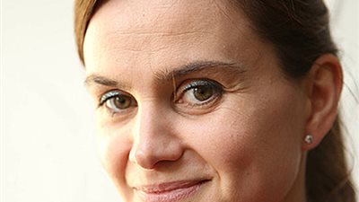 كاميرون يلغي حملته الانتخابية بجبل طارق بعد هجوم على نائبة للحملة