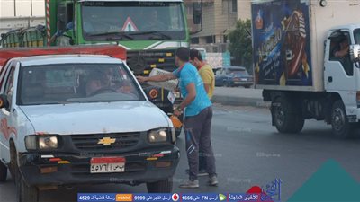 شباب دمنهور يوزعون التمر والعصير على الصائمين بـ