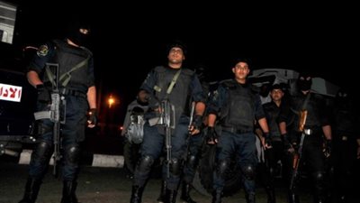 عاجل.. القوات الخاصة تطوق منطقة الدرب الأحمر