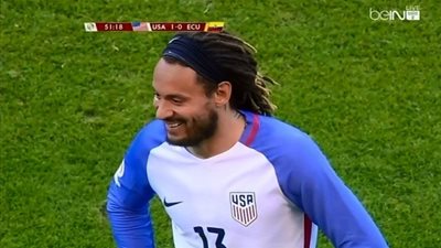 بالفيديو..جونيس لاعب أمريكا يشارك بشكل طبيعي أمام الإكوادور رغم طرده !