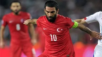 أردا توران: سأرد على المشككين في الملعب 