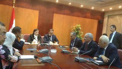 وزير الاتصالات: ميكنة العمل بهيئة الاستثمار سيرفع ترتيب مصر في التقارير الدولية