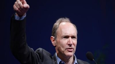 من اخترع الانترنت ؟ 