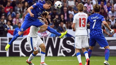 بالفيديو.. جمهور كرواتيا يحرق ملعب مباراتهم أمام التشيك