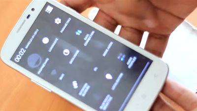 طريقة جديدة لشحن الموبايل بدون كهرباء في حالة الطوارئ.. (فيديو)