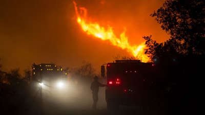 اتساع نطاق الحرائق في جنوب كاليفورنيا