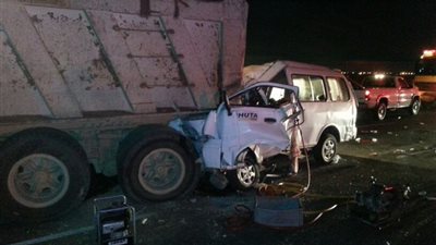 مصرع شخص وإصابة 12 آخرين في حادث انقلاب ميكروباص ببني سويف