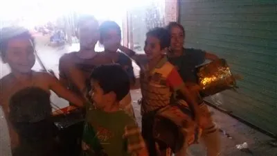 أطفال يؤدون دور المسحراتي في بنها (فيديو وصور)